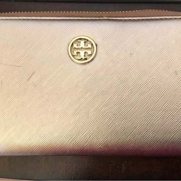 Tory Burch Handbags - Tory Burch Robinson zip continental wallet in a metallic rose gold W/ Dust bag
